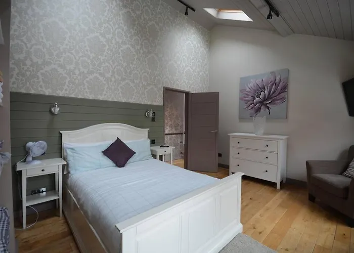 Cheerful 2 Bed Home With Terrace In Central Camden