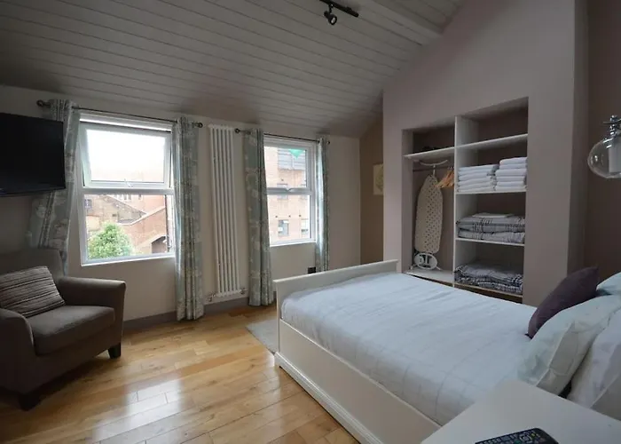 Cheerful 2 Bed Home With Terrace In Central Camden